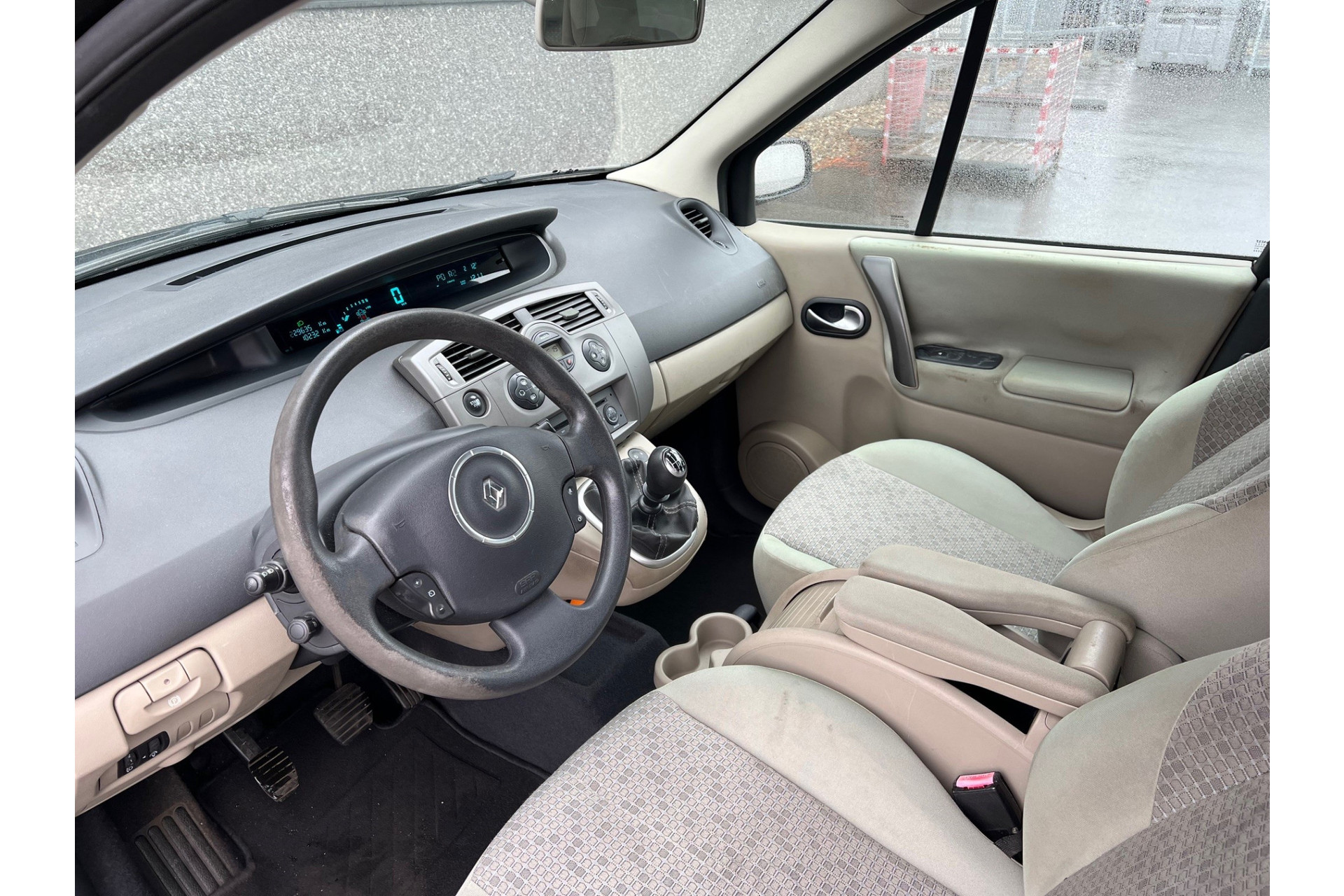 41046117-23.jpg
