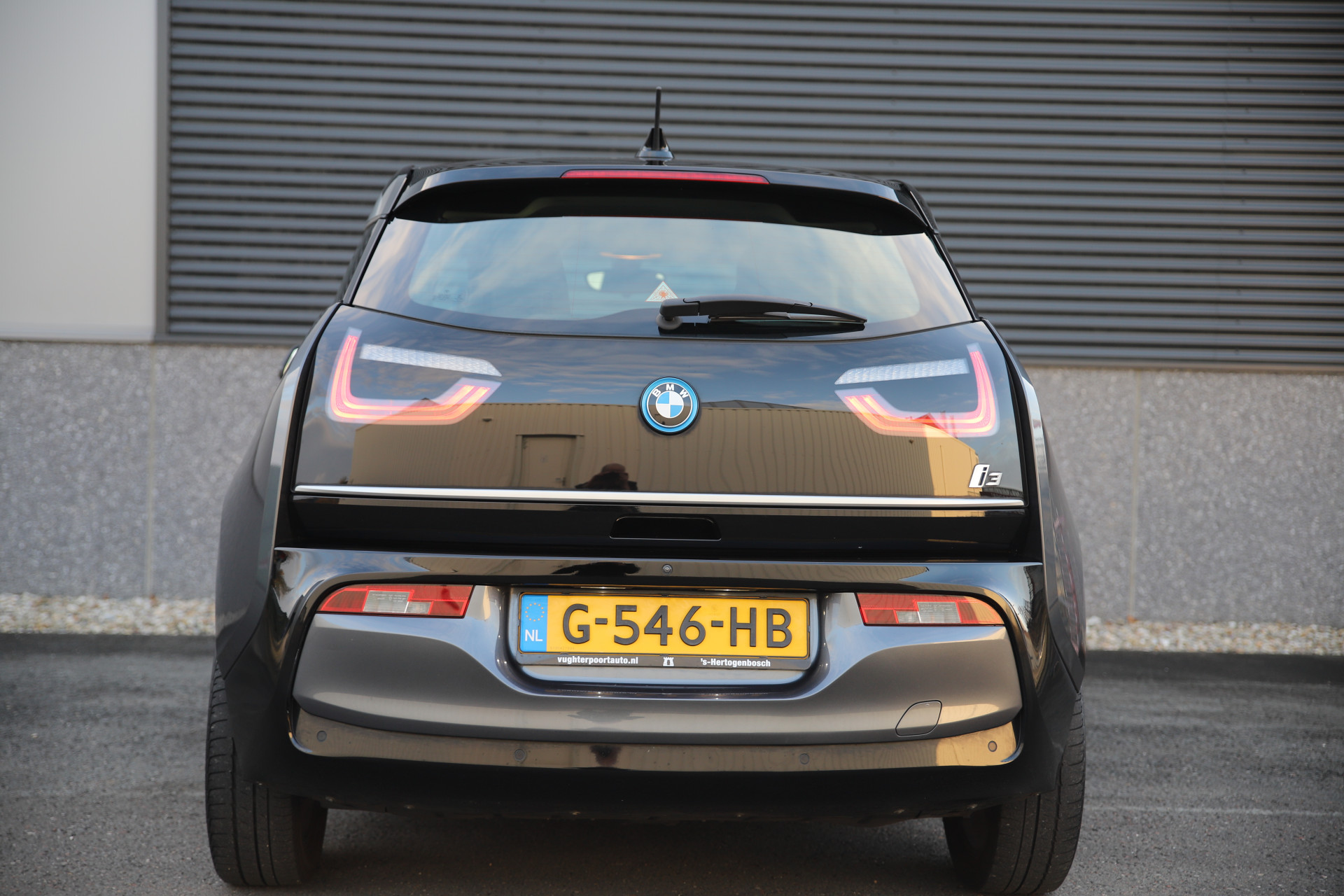 41452213-20.jpg
