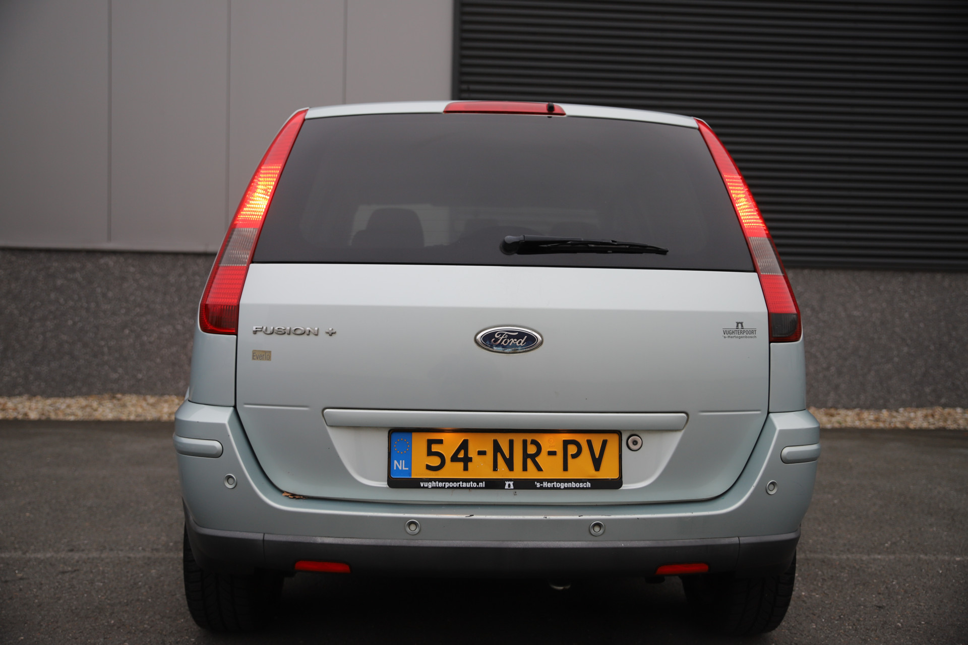 41894328-10.jpg
