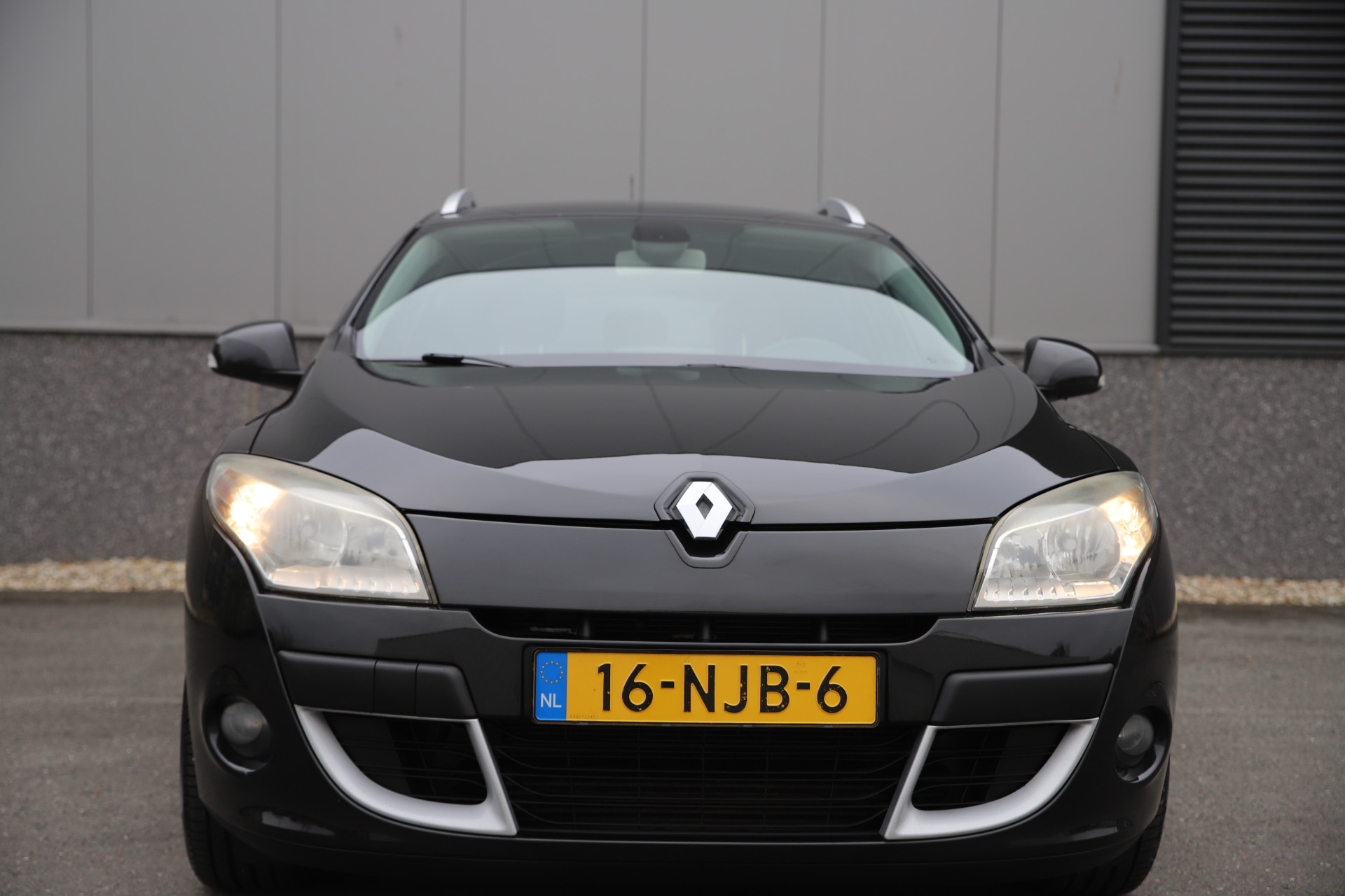 42917658-2.jpg