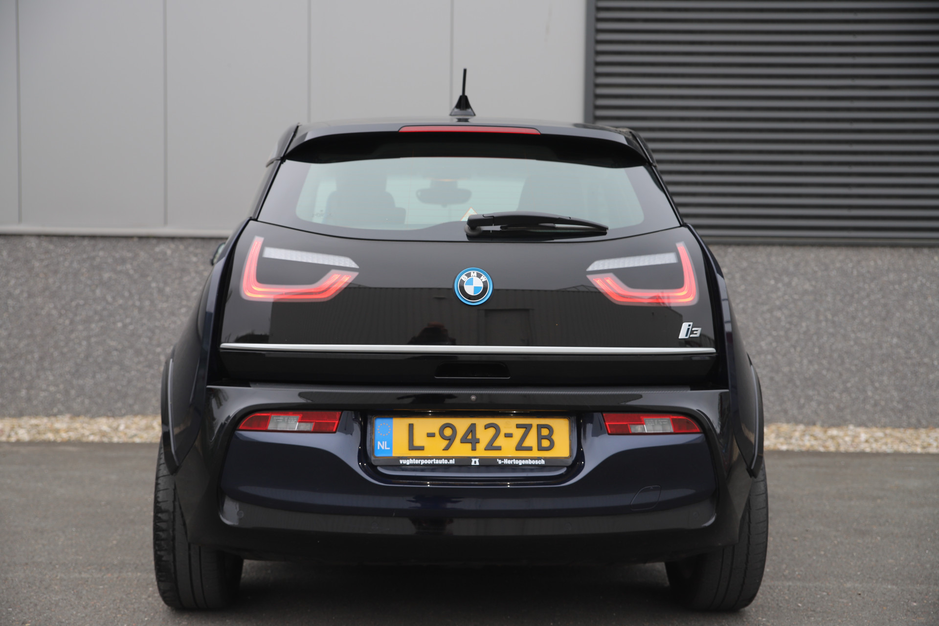 44115626-16.jpg