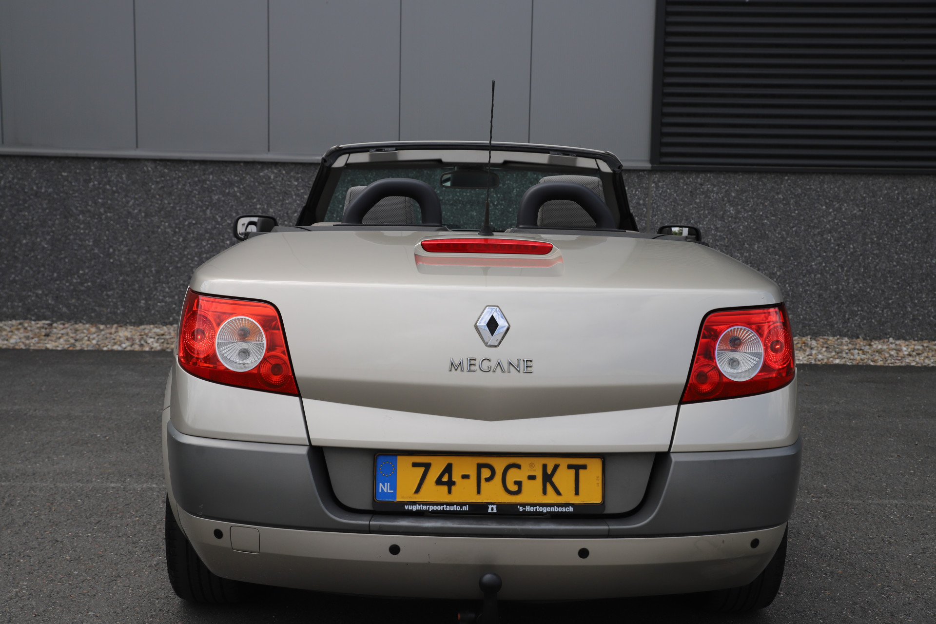 44754082-18.jpg