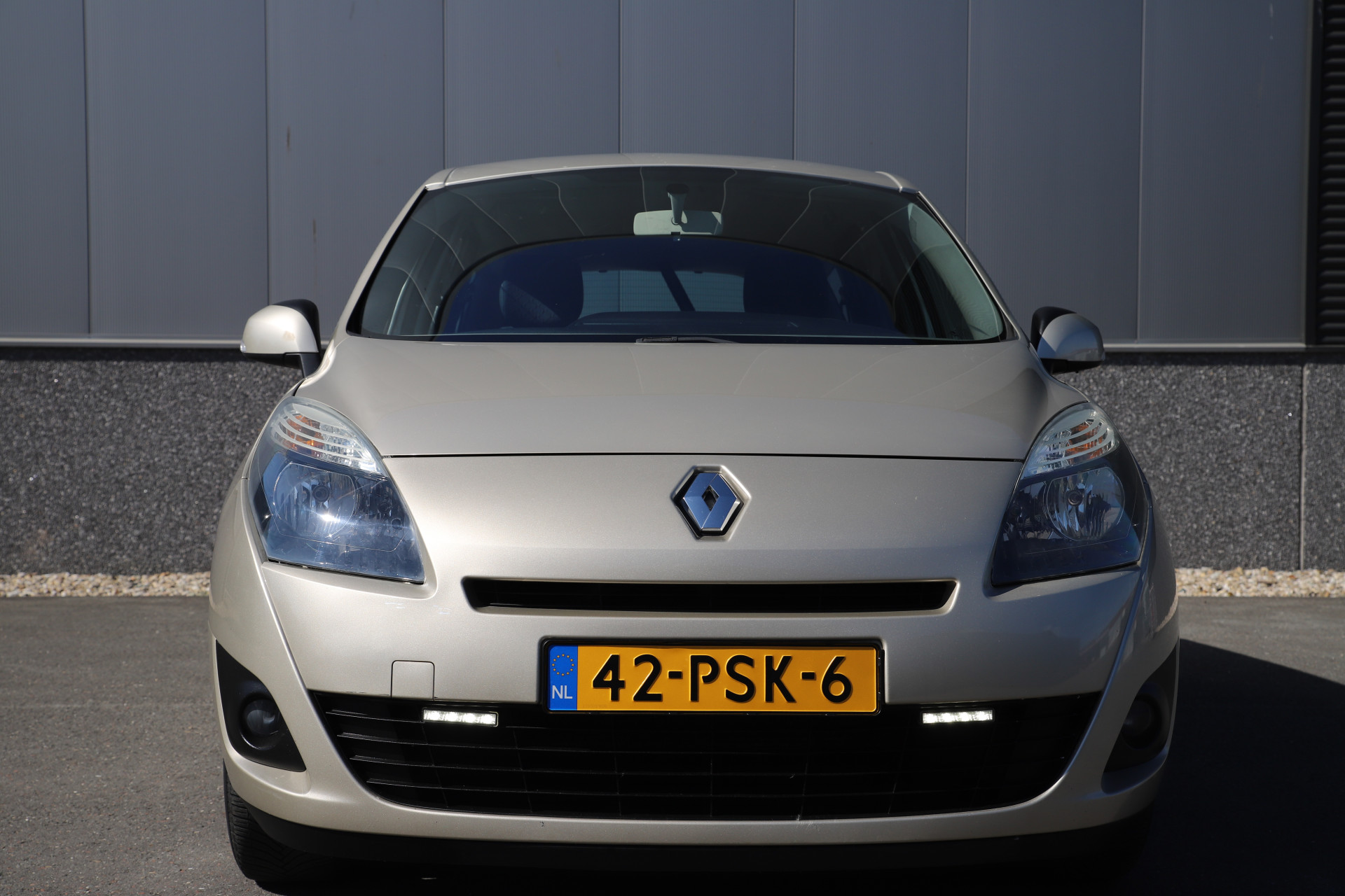 44837947-4.jpg