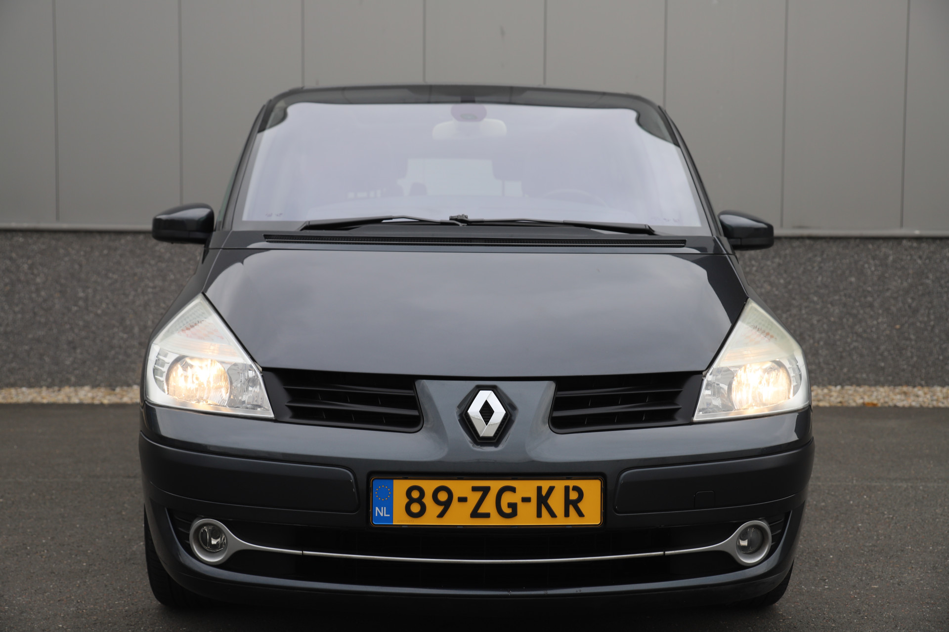 46152244-2.jpg