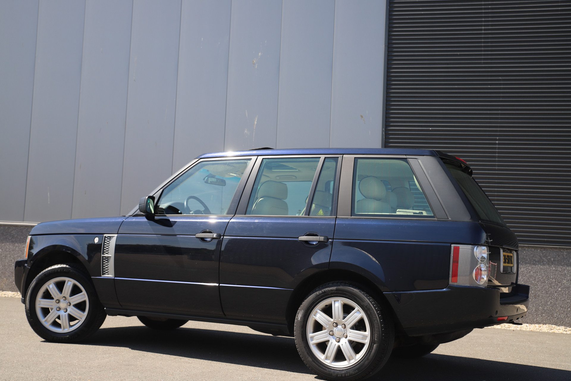 46154364-12.jpg