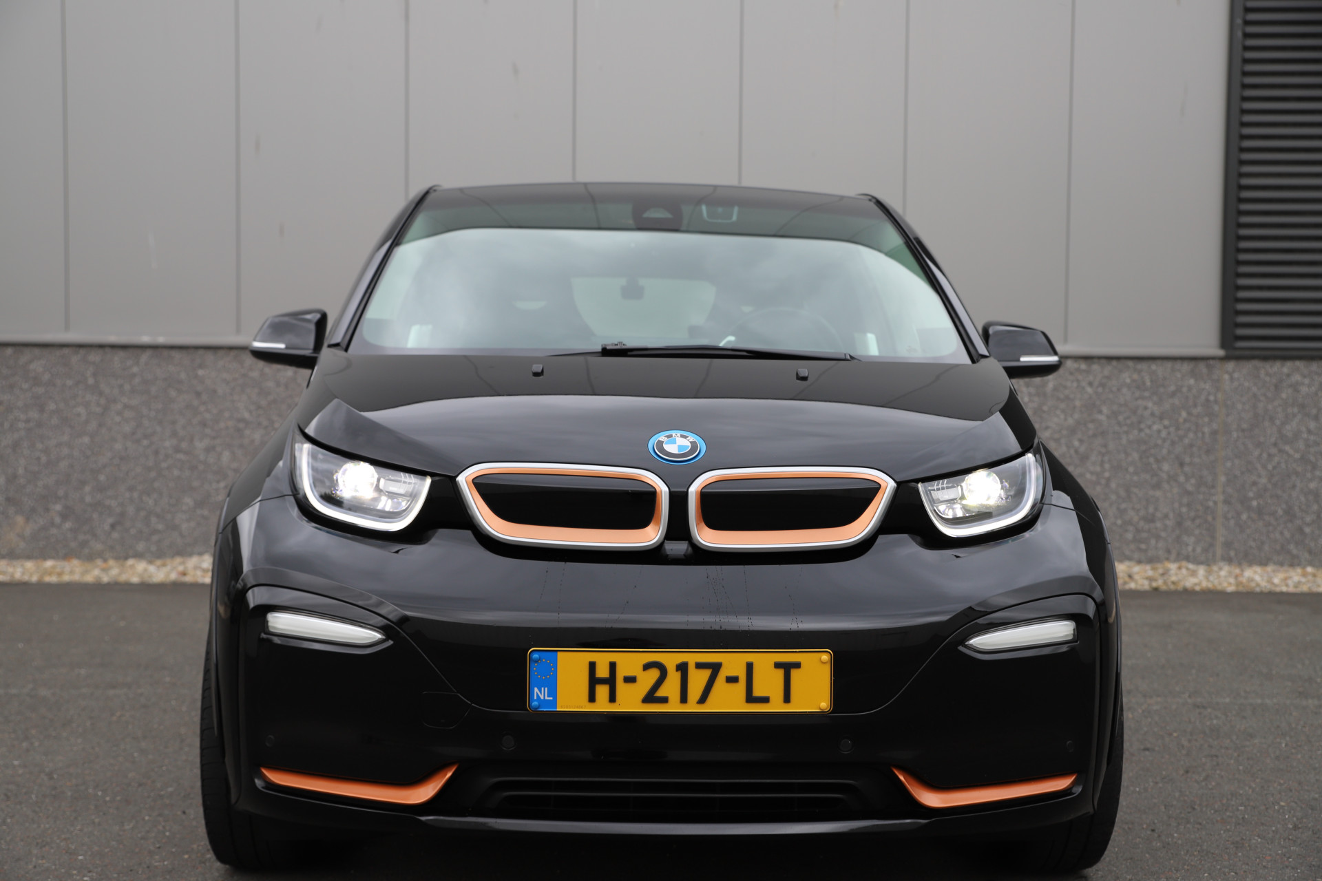 47379224-2.jpg