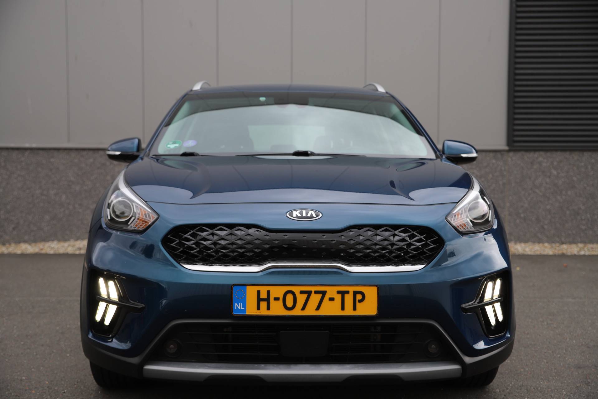 47418735-2.jpg