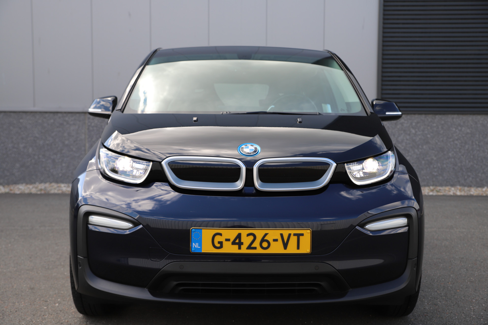 47615877-17.jpg