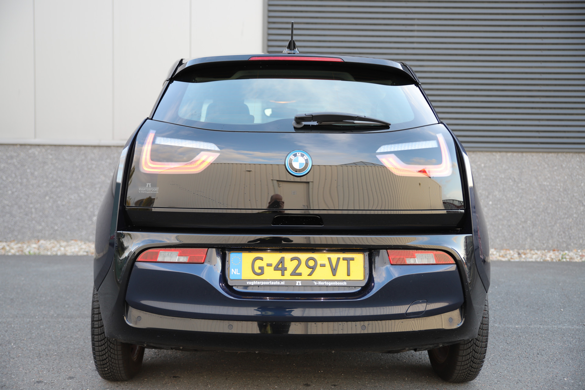 48259986-10.jpg
