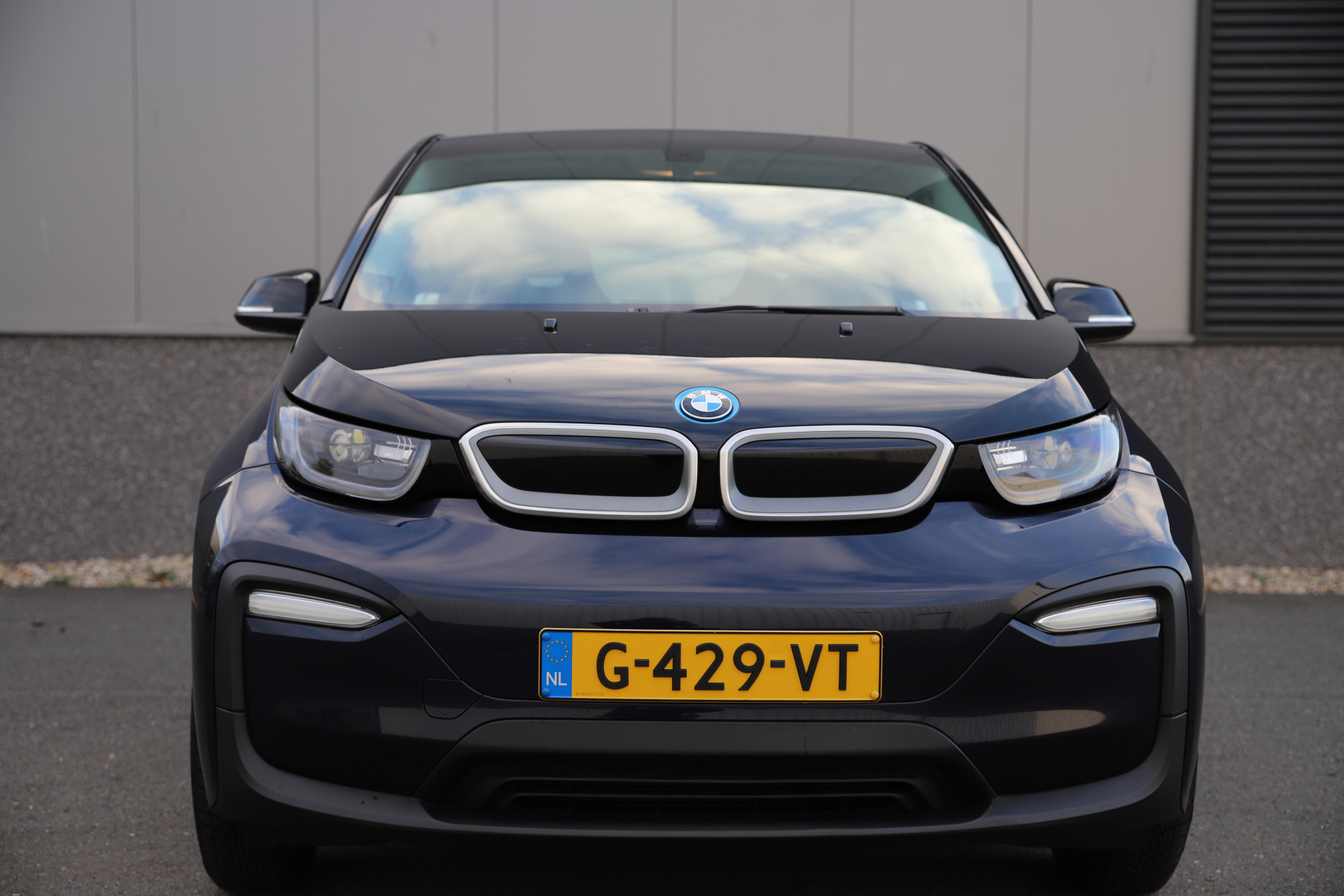 48259986-2.jpg