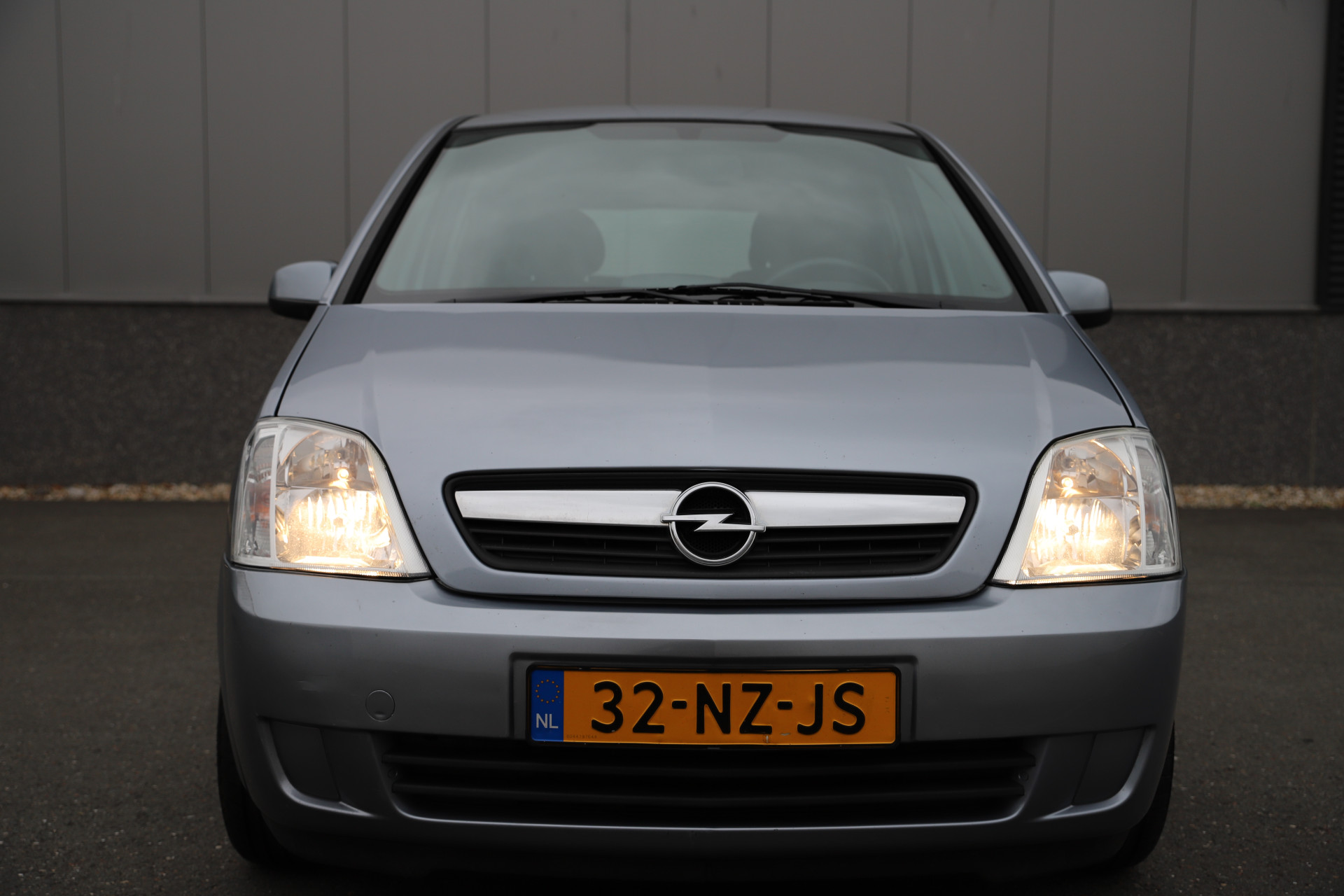 48413148-9.jpg